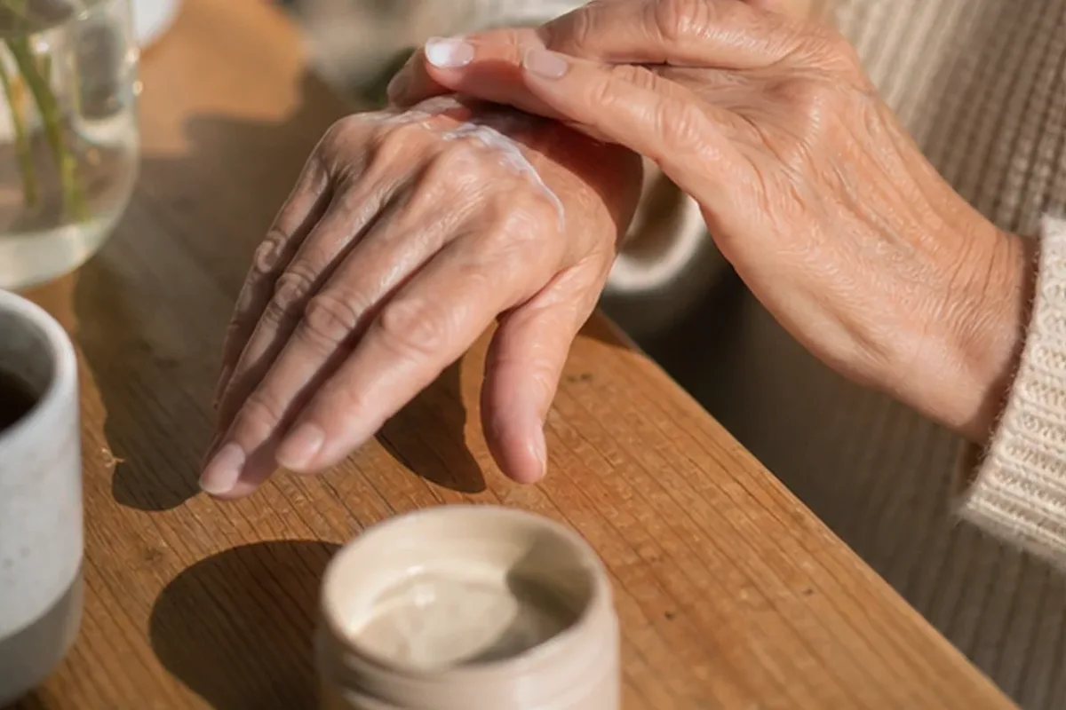 Redaktioneller Beauty-Moment zur Ausgangslage bei Badezusatz bei Keratosis pilaris