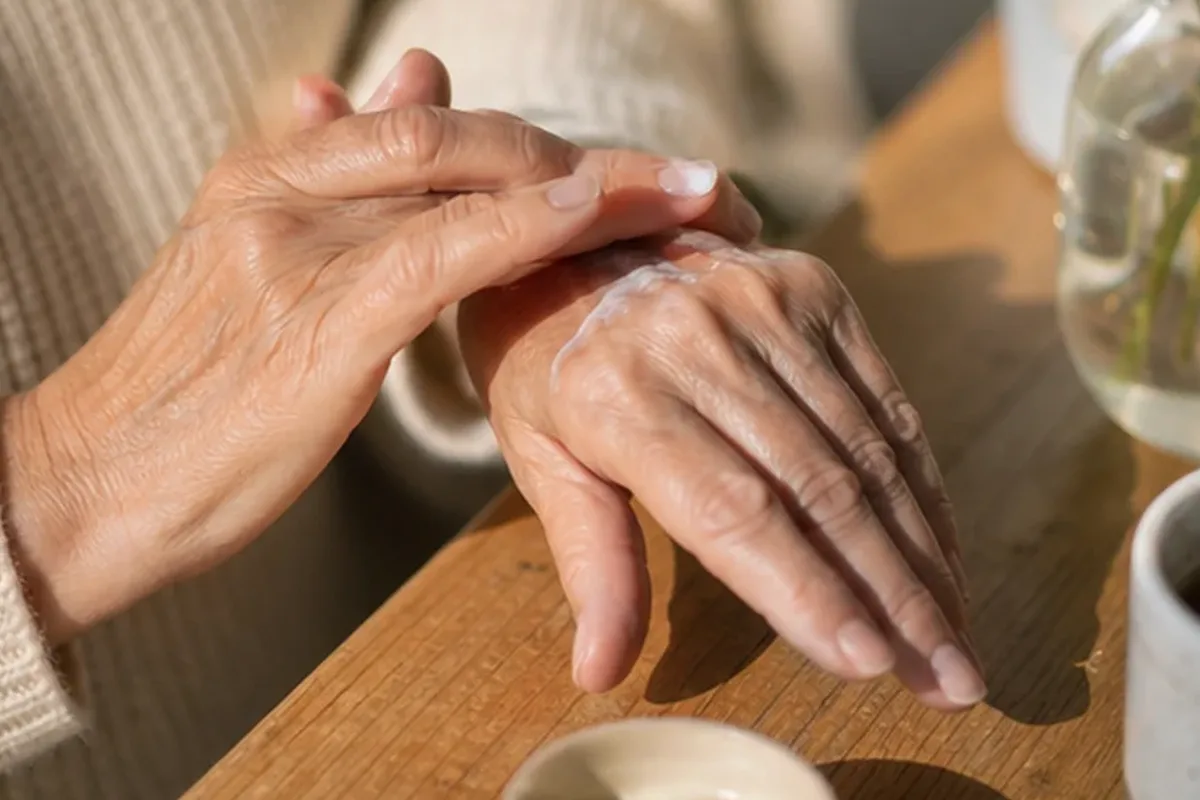 Hochwertige Beauty-Inszenierung zu Auswahlkriterien für Nagelhärter für raue Haut