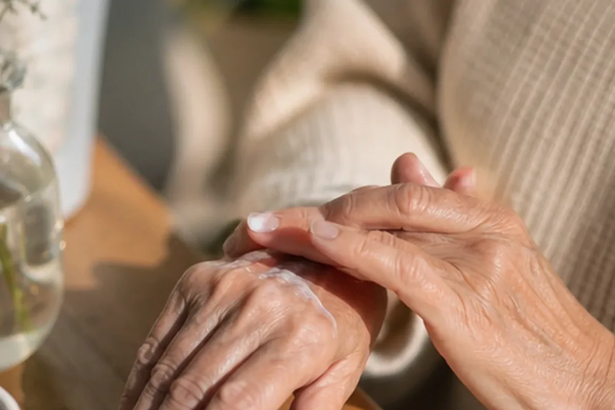 Authentischer Wohlfühlmoment passend zum Beauty-Thema Körperpeeling bei Keratosis pilaris