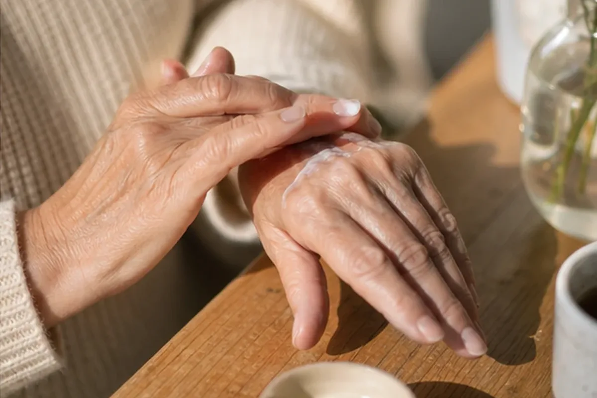 Redaktioneller Beauty-Moment zur Ausgangslage bei Körperöl bei Keratosis pilaris