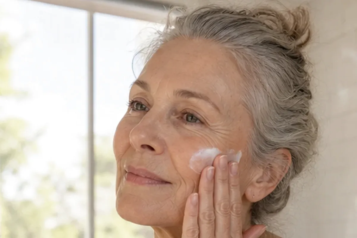 Hochwertige Beauty-Inszenierung zu Auswahlkriterien für Gesichtsreinigung bei Pigmentflecken