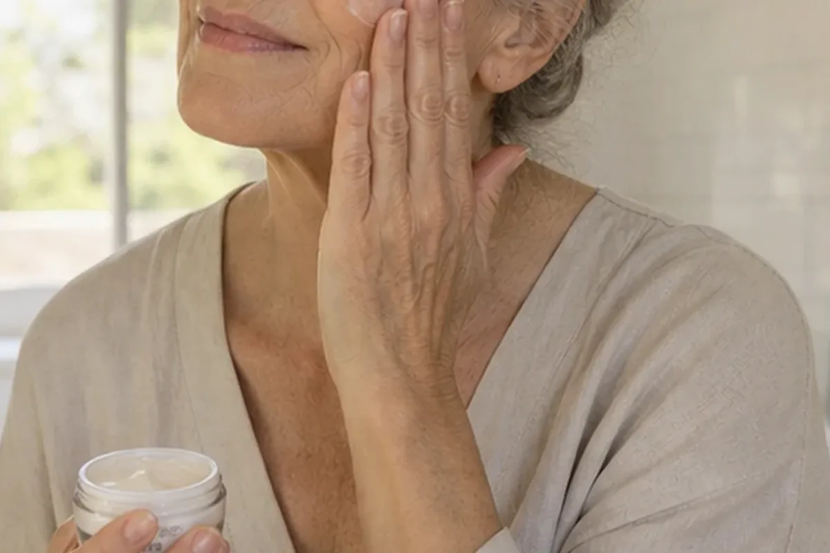 Authentische Beauty-Routine passend zum Thema Primer für langen Halt