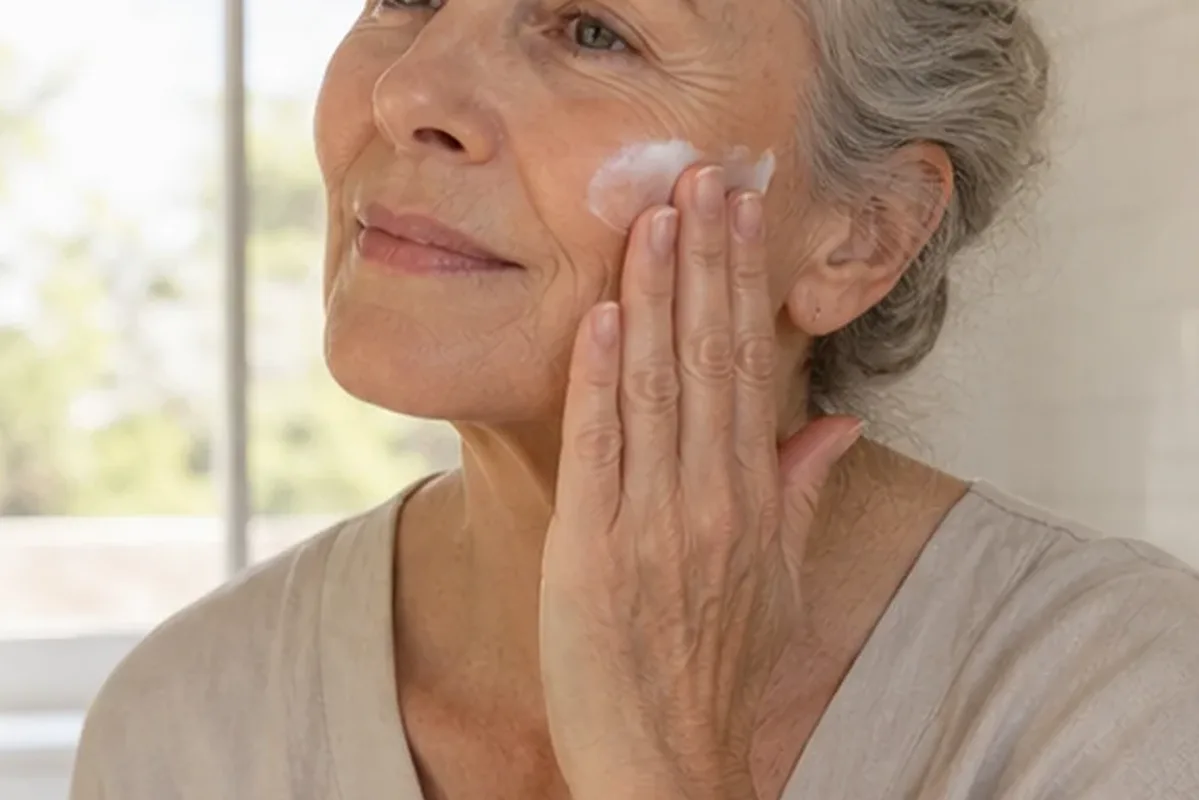 Redaktioneller Beauty-Moment zur Ausgangslage bei Bronzer bei Rötungen
