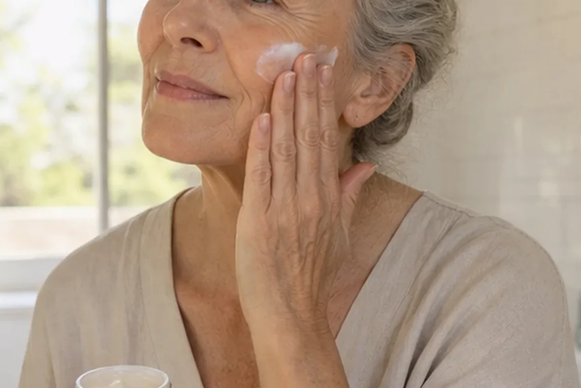 Authentischer Wohlfühlmoment passend zum Beauty-Thema Hautpflege: Fehler vermeiden und Ergebnisse einordnen
