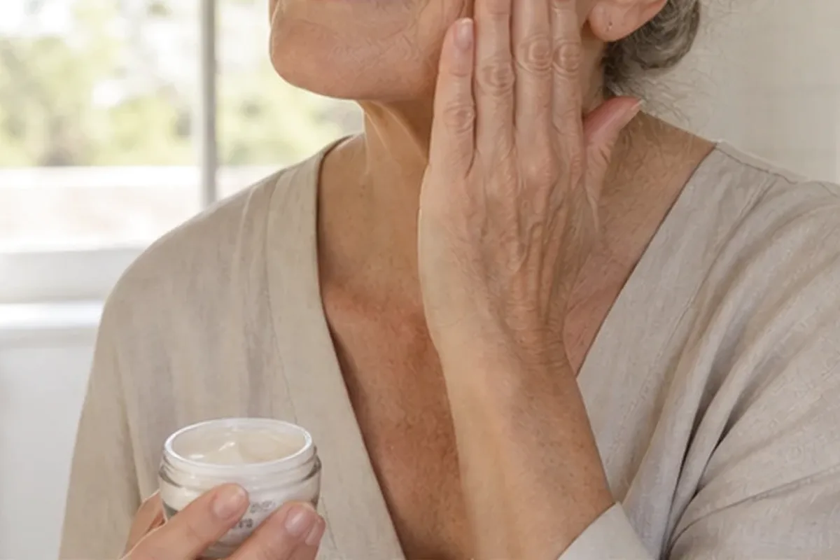 Authentischer Wohlfühlmoment passend zum Beauty-Thema Chemisches Peeling für Mischhaut