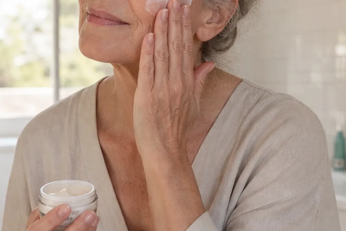 Authentische Beauty-Routine passend zum Thema Retinol-Serum für empfindliche Haut