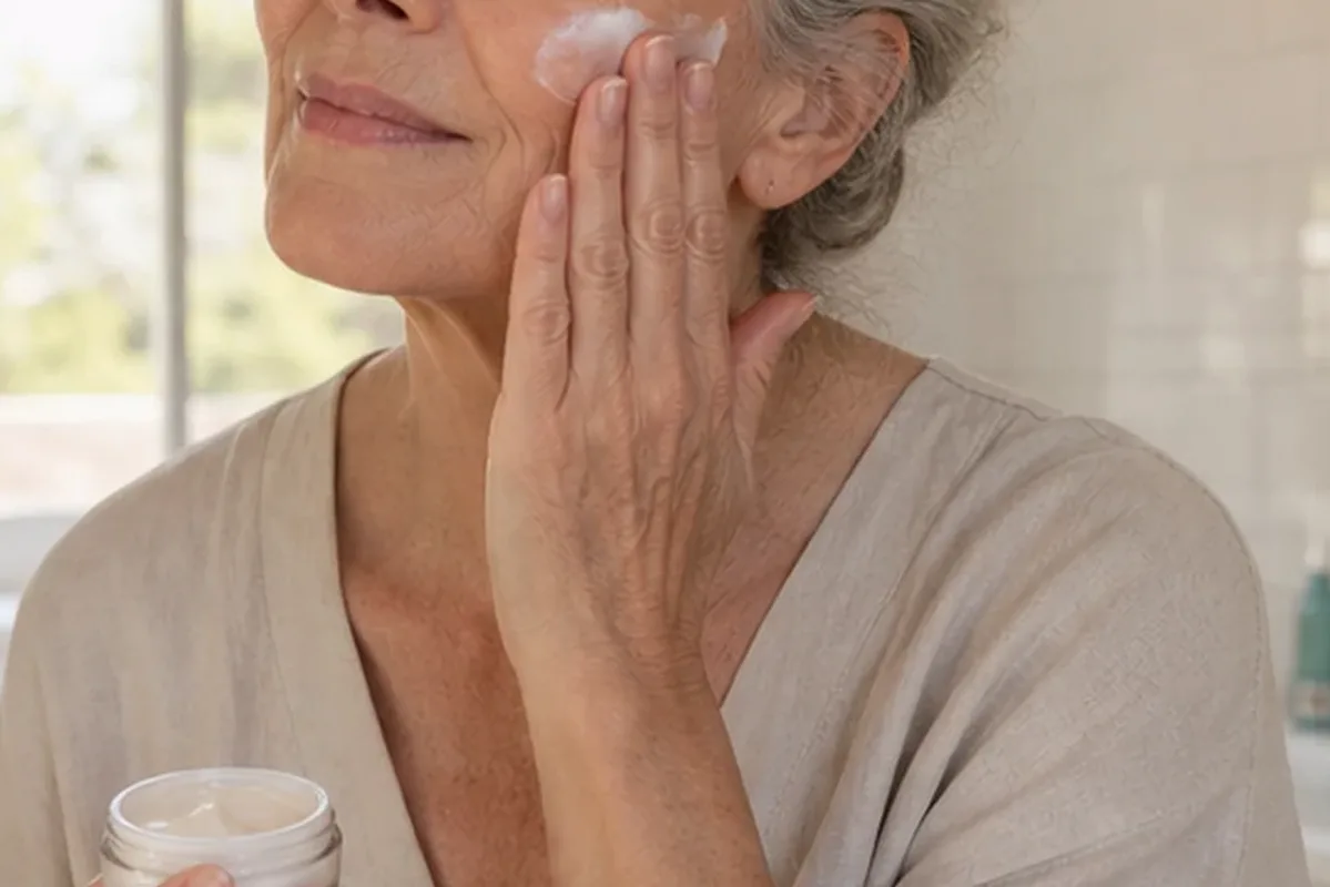 Authentischer Wohlfühlmoment passend zum Beauty-Thema Concealer für ölige Haut