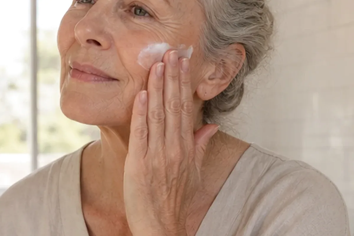 Authentische Beauty-Routine passend zum Thema Hautbarriere-Pflege für fettige Haut