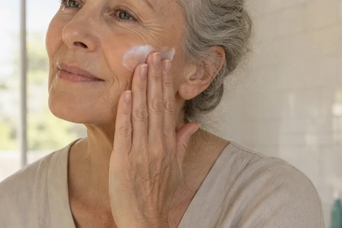 Authentischer Wohlfühlmoment passend zum Beauty-Thema Rouge für trockene Haut