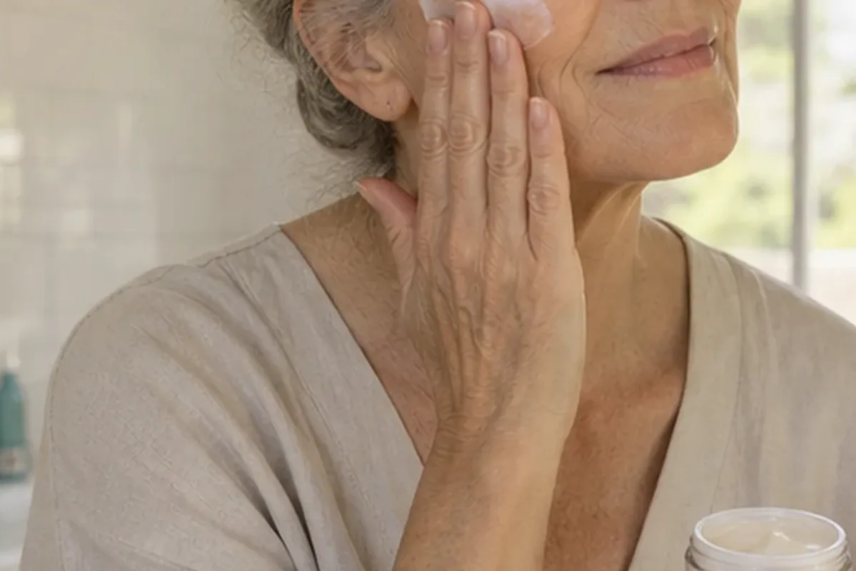 Authentische Beauty-Routine passend zum Thema Setting Spray für ölige Haut