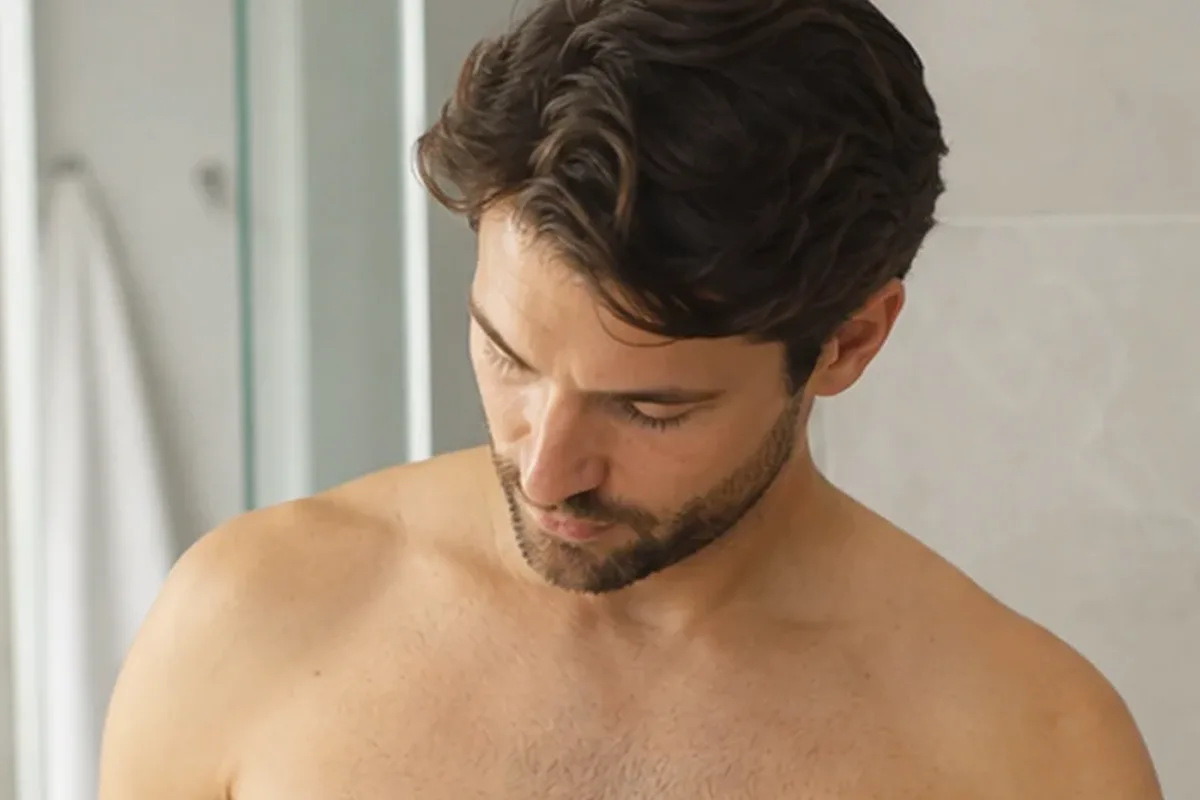 Hochwertige Beauty-Inszenierung zu Auswahlkriterien für Männer-Deodorant für empfindliche Haut