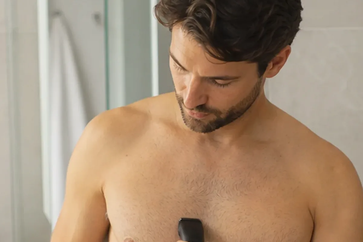 Emotionaler und authentischer Anwendungsmoment rund um Sugaring-Paste für die Bikinizone