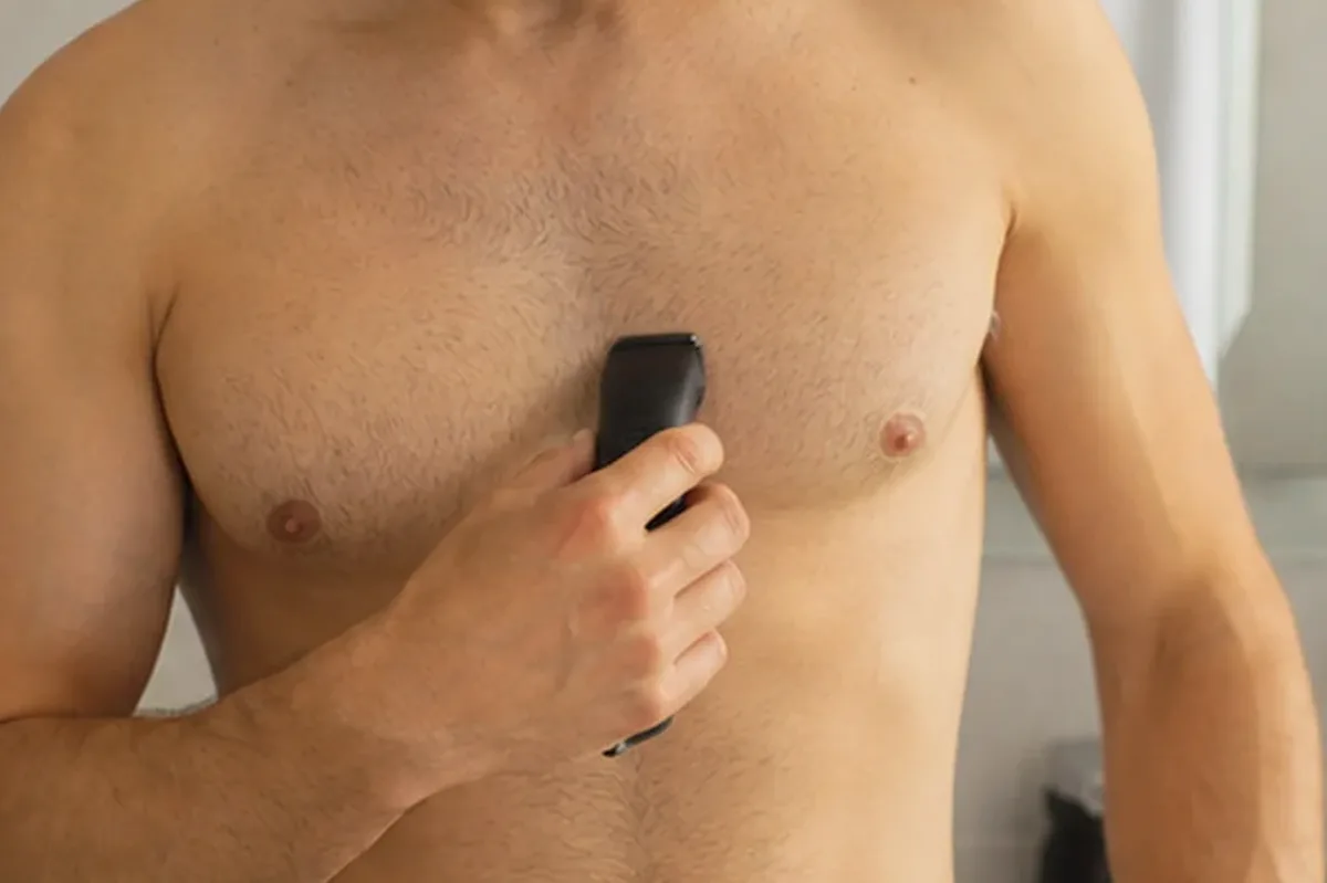 Emotionaler und authentischer Anwendungsmoment rund um Sugaring-Paste für eine schnelle Anwendung