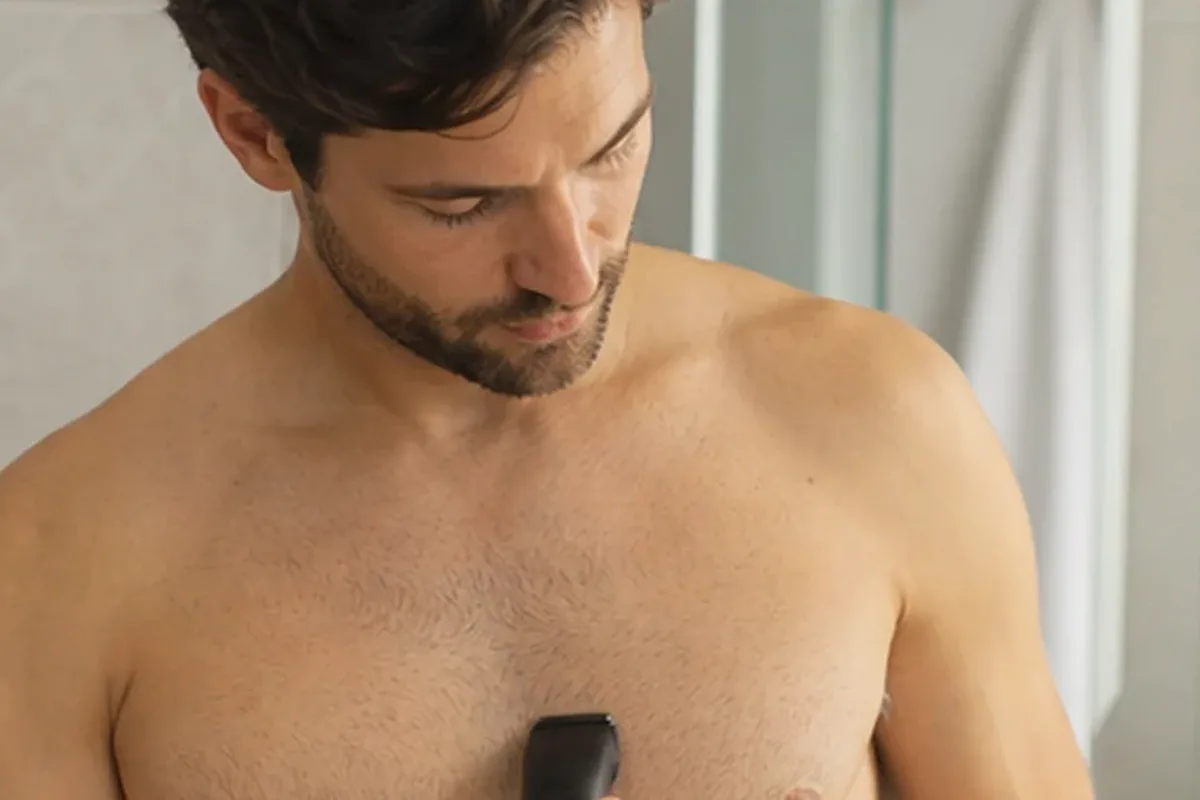 Redaktioneller Beauty-Moment zur Ausgangslage bei Männer-Gesichtsreiniger bei wenig Zeit