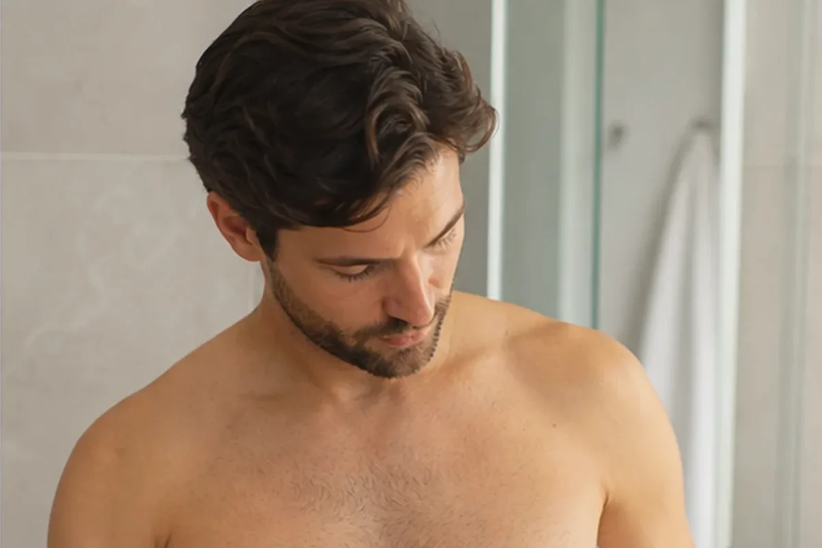 Authentische Beauty-Routine passend zum Thema After-Shave-Pflege für langanhaltende Glätte