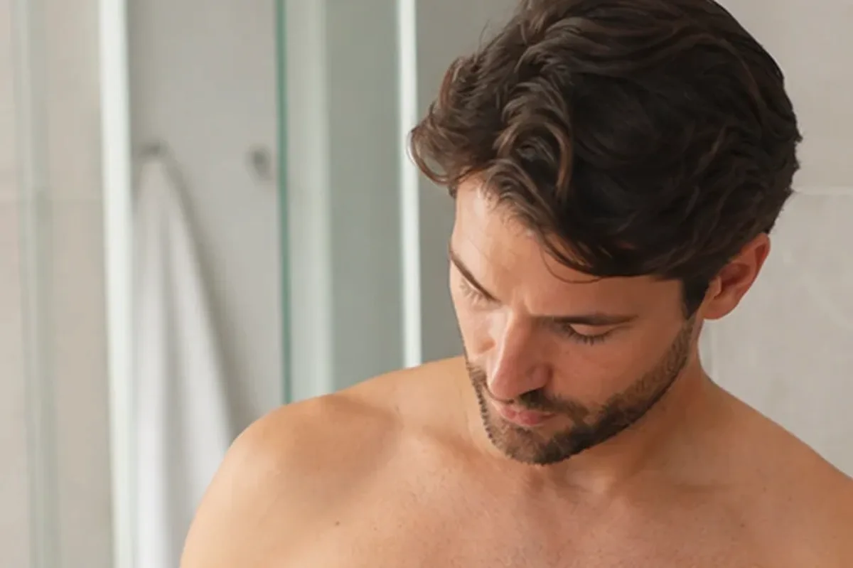 Hochwertige Beauty-Inszenierung zu Auswahlkriterien für Augenbrauen-Trimmer für die Bikinizone