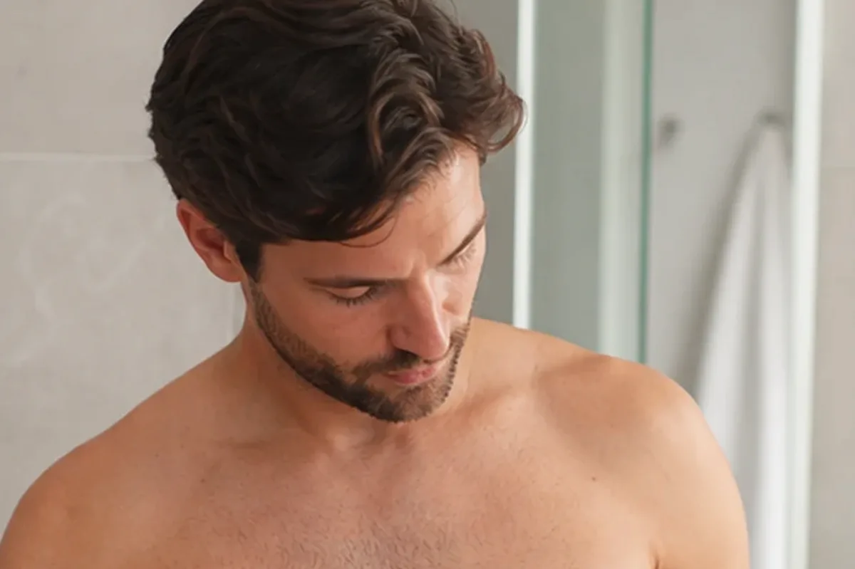 Emotionaler und authentischer Anwendungsmoment rund um Gesichtsrasierer für feine Haare