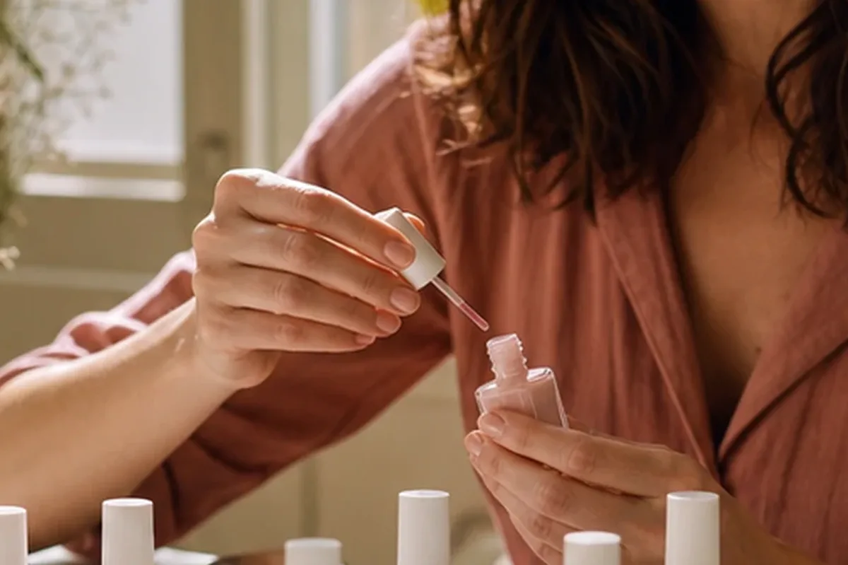 Hochwertige Beauty-Inszenierung zu Auswahlkriterien für Skin Tint bei Rötungen