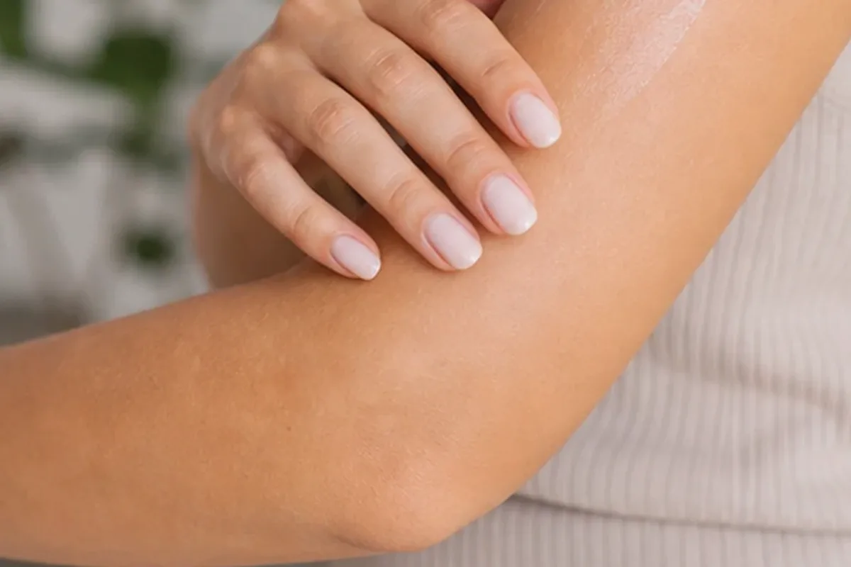 Redaktionelle Detailaufnahme zur Orientierung bei Selbstbräuner bei Keratosis pilaris