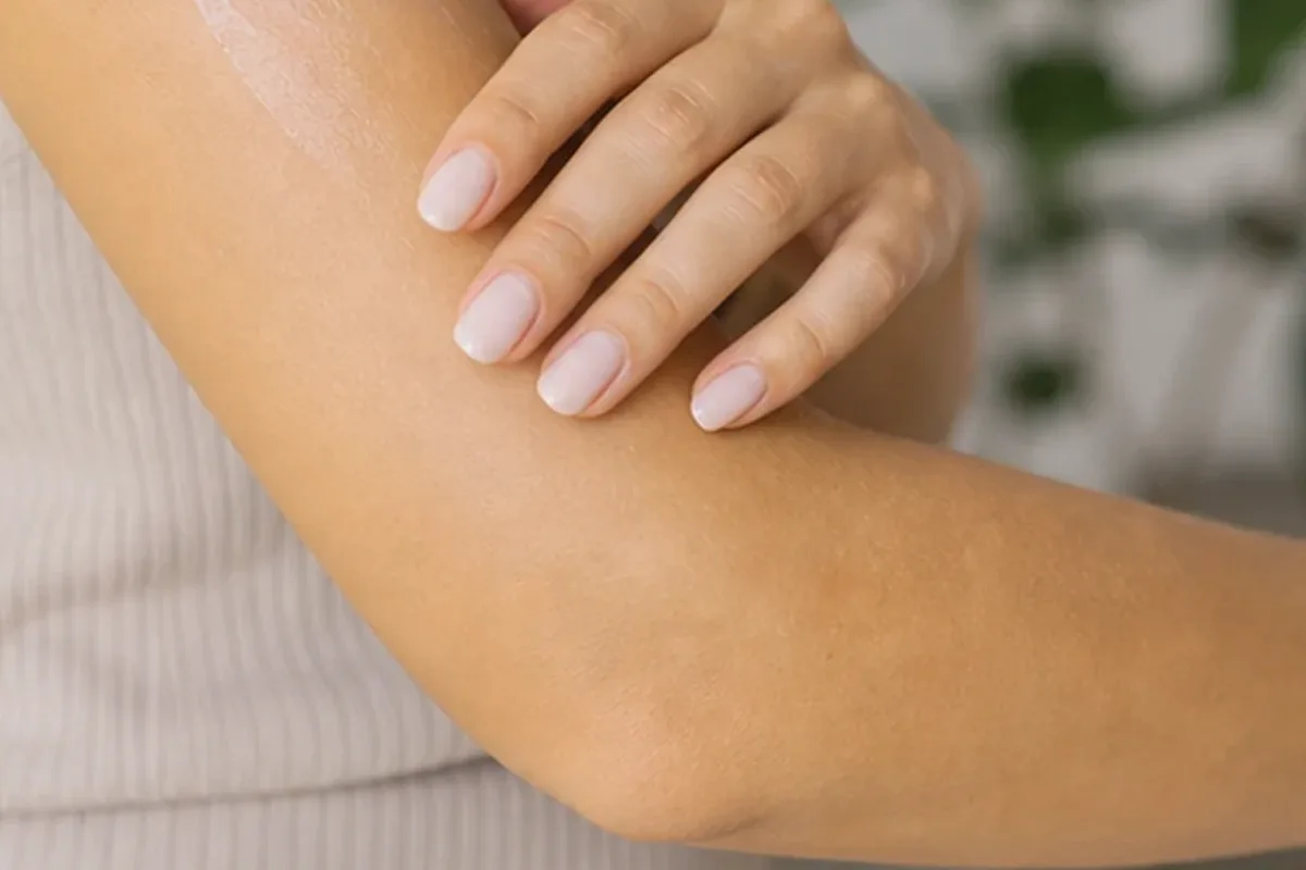 Redaktioneller Beauty-Moment zur Ausgangslage bei Peeling vor der Rasur für empfindliche Haut