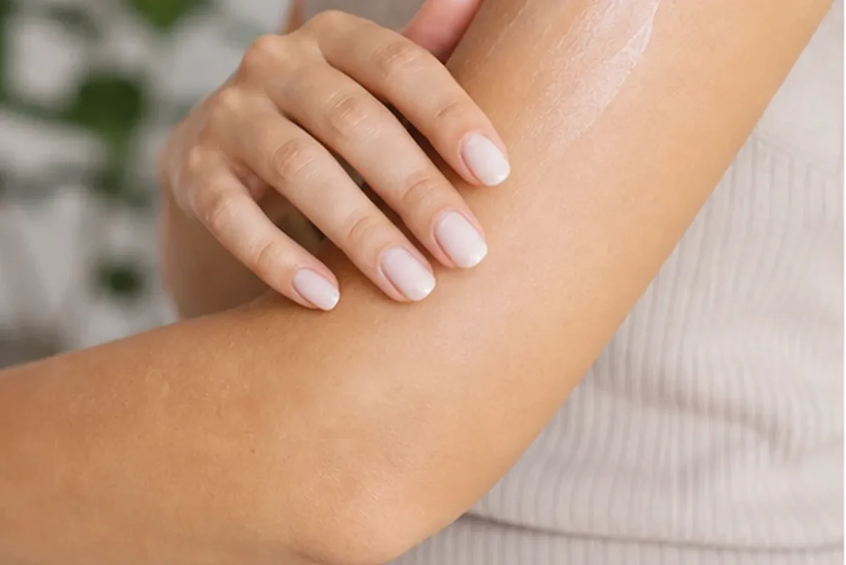 Hochwertige Beauty-Inszenierung zu Auswahlkriterien für Körperlotion bei Keratosis pilaris