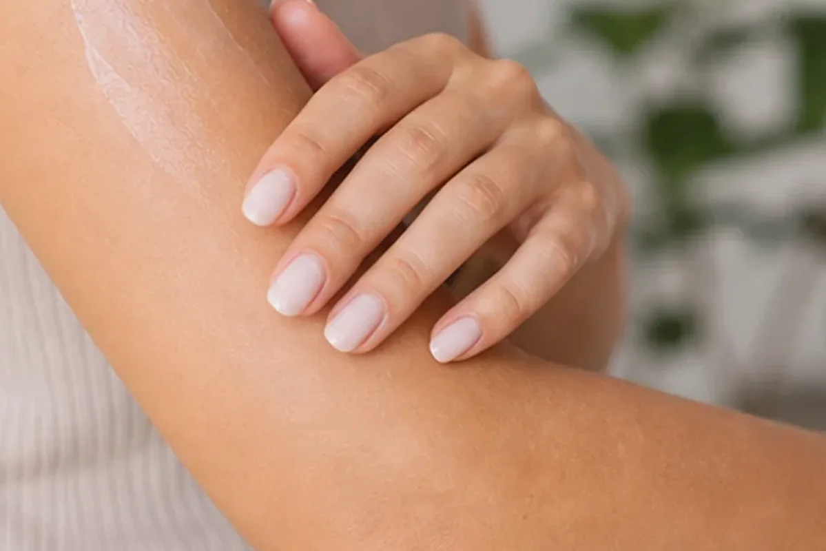 Authentische Beauty-Routine passend zum Thema Rasierhobel bei eingewachsenen Haaren
