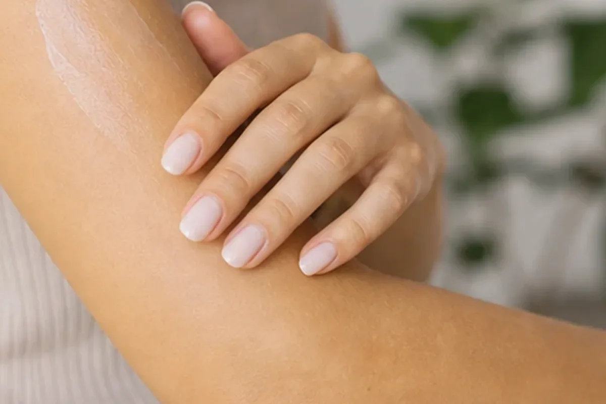 Hochwertige Beauty-Inszenierung zu Auswahlkriterien für Nagelöl für raue Haut