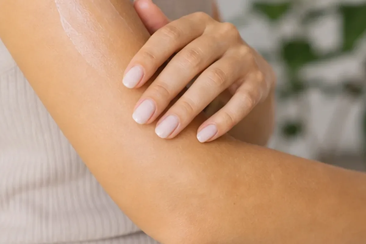 Redaktionelle Detailaufnahme zur Orientierung bei Körperlotion für trockene Haut