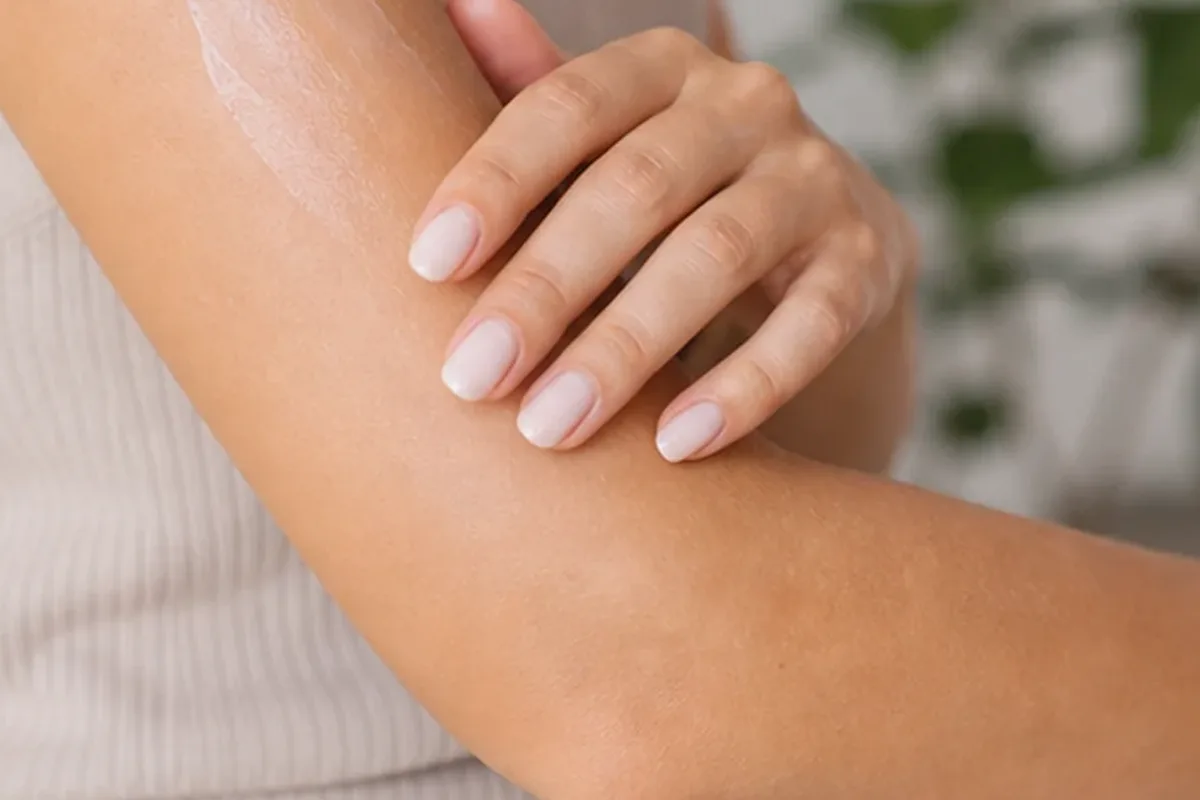 Hochwertige Beauty-Inszenierung zu Auswahlkriterien für Intimpflege für trockene Haut