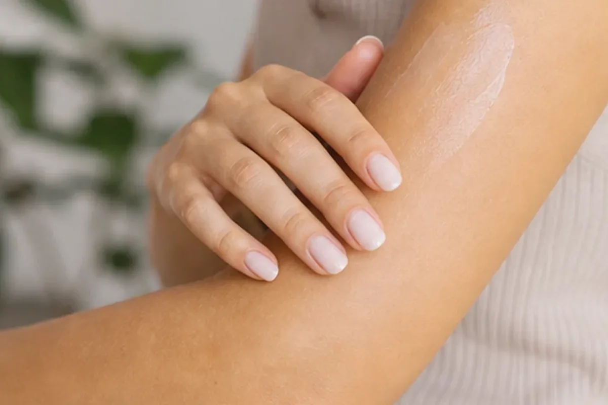 Hochwertige Beauty-Inszenierung zu Auswahlkriterien für Waxing-Set für feine Haare