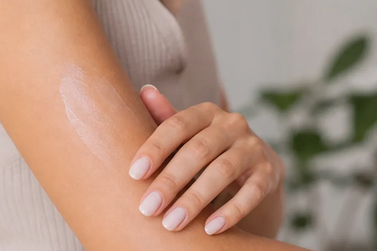 Redaktionelle Detailaufnahme zur Orientierung bei Körperlotion für trockene Haut