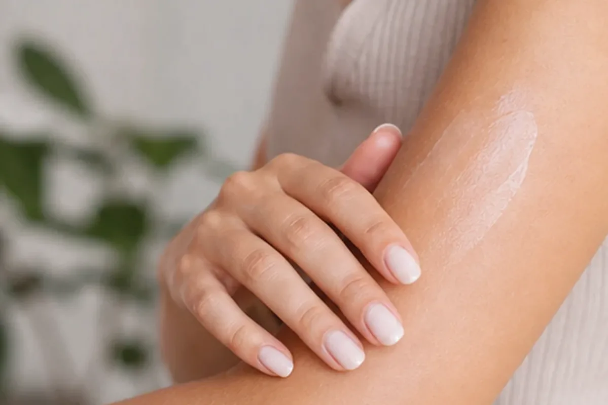 Hochwertige Beauty-Inszenierung zu Auswahlkriterien für Augenbrauen-Trimmer für feine Haare