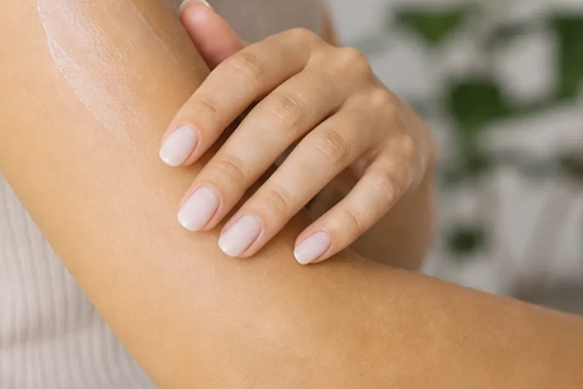 Authentische Beauty-Routine passend zum Thema Enthaarungscreme für langanhaltende Glätte