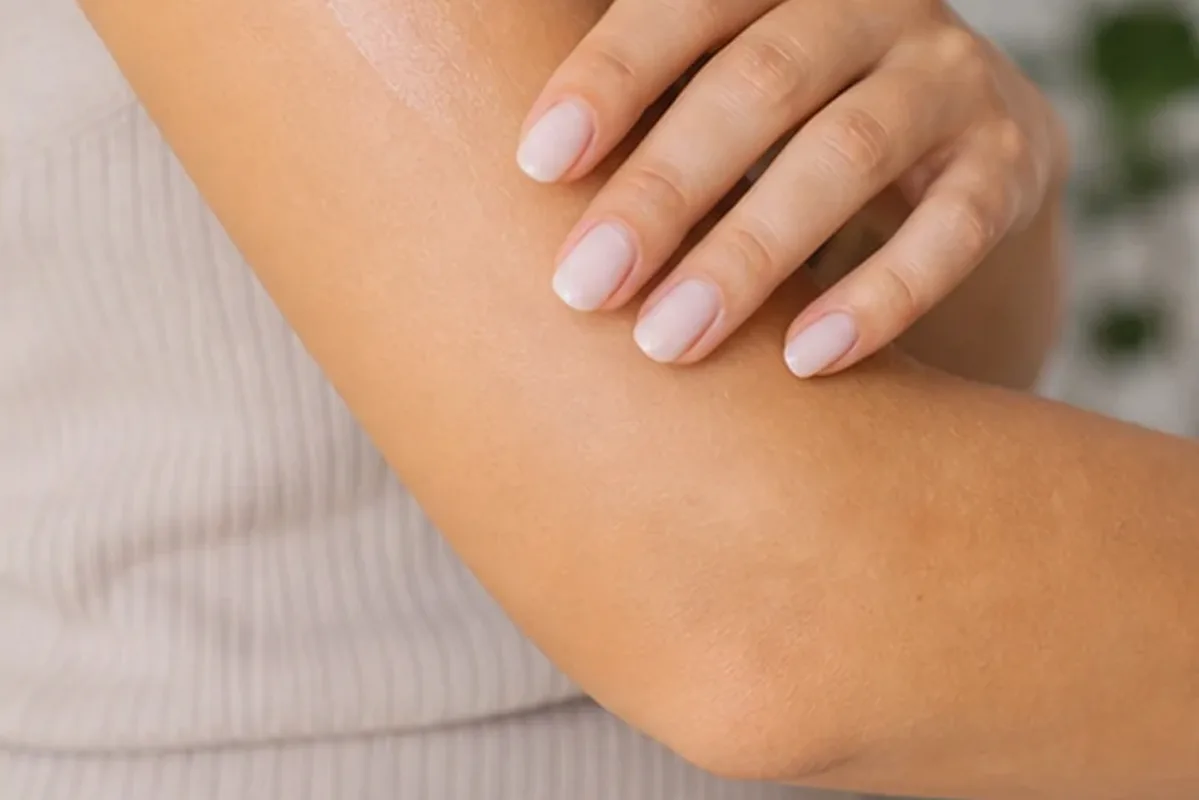 Redaktioneller Beauty-Moment zur Ausgangslage bei Peeling vor der Rasur für empfindliche Haut