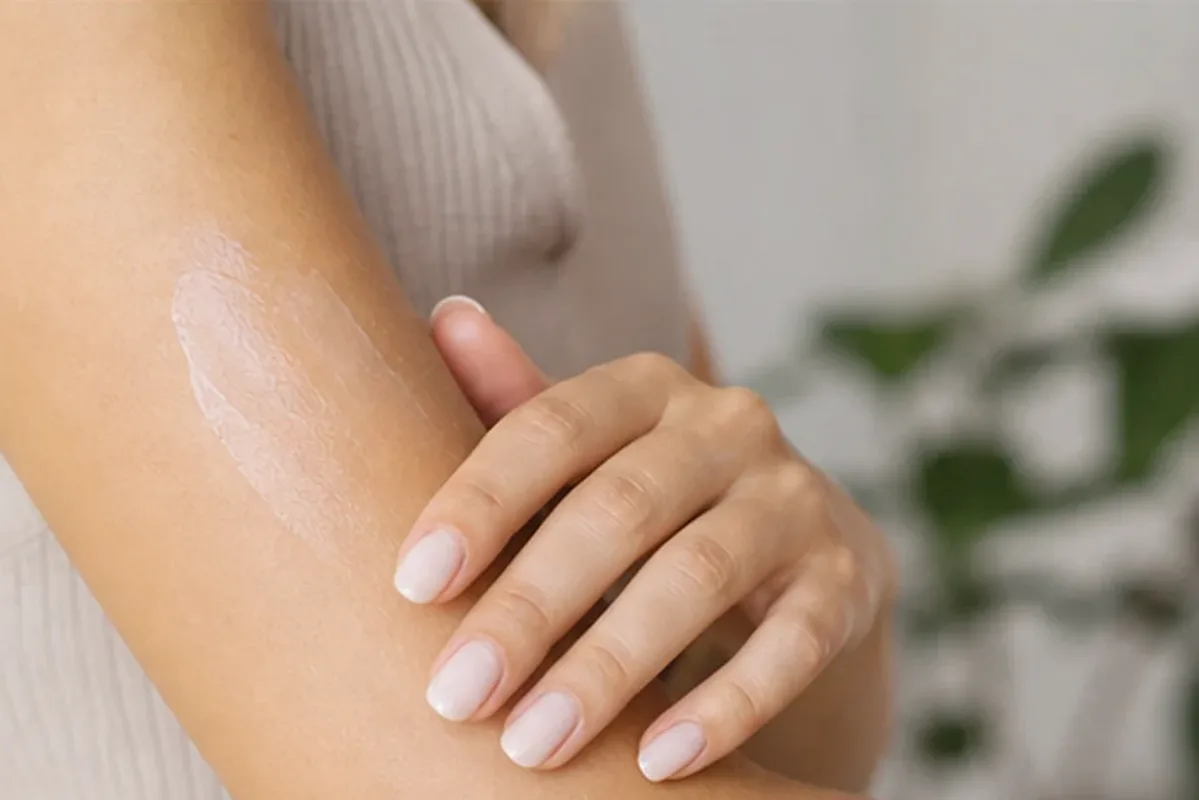 Redaktionelle Detailaufnahme zur Orientierung bei Körperlotion für raue Haut