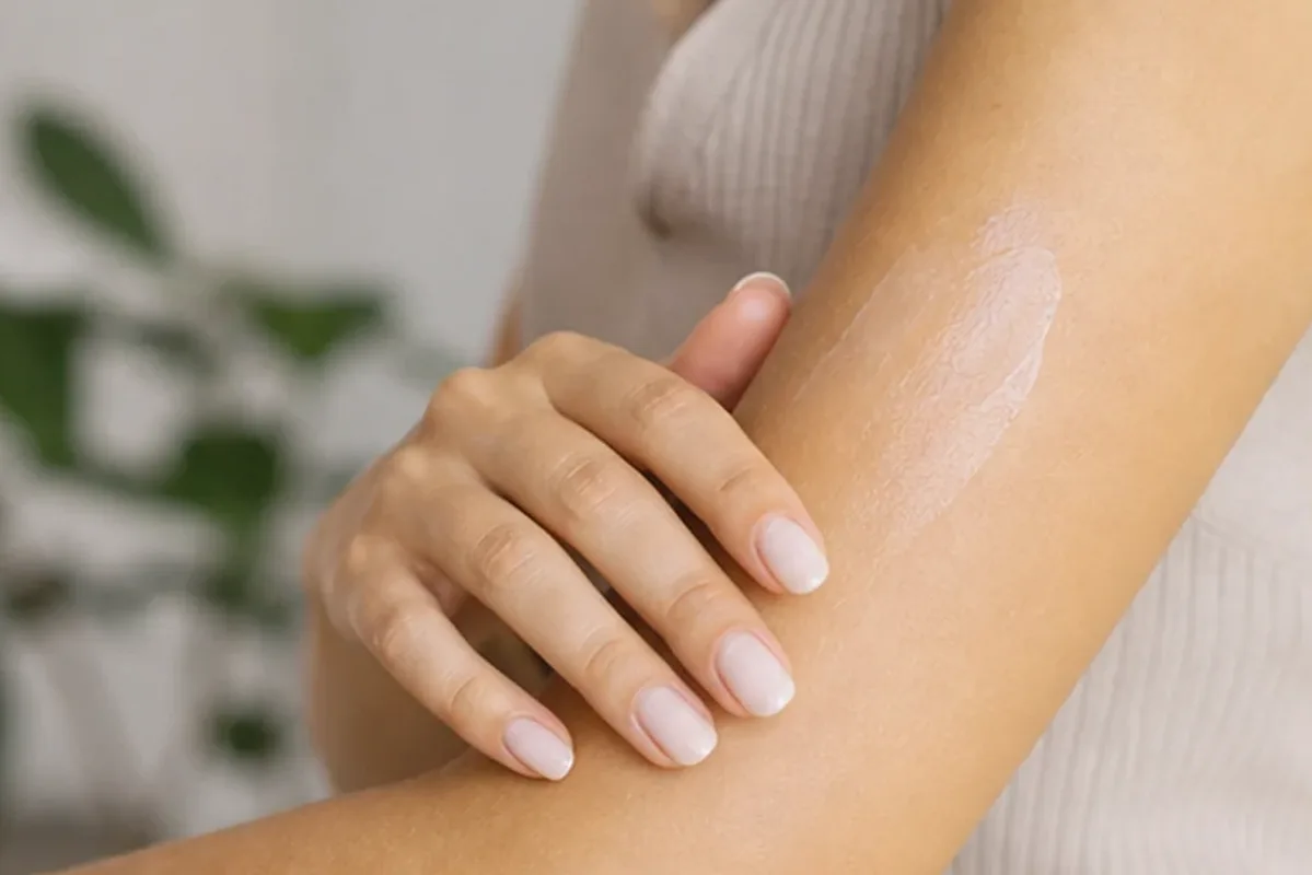 Hochwertige Beauty-Inszenierung zu Auswahlkriterien für Sugaring-Paste für empfindliche Haut