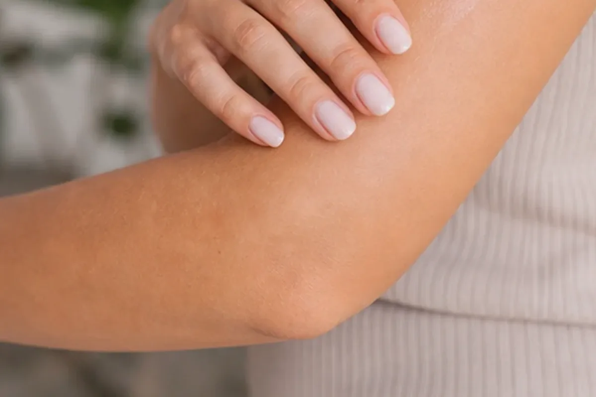 Hochwertige Beauty-Inszenierung zu Auswahlkriterien für Duschöl für trockene Haut