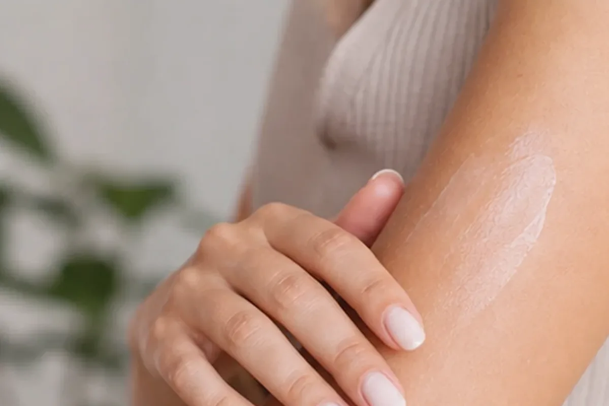 Hochwertige Beauty-Inszenierung zu Auswahlkriterien für Rasiergel für die Bikinizone