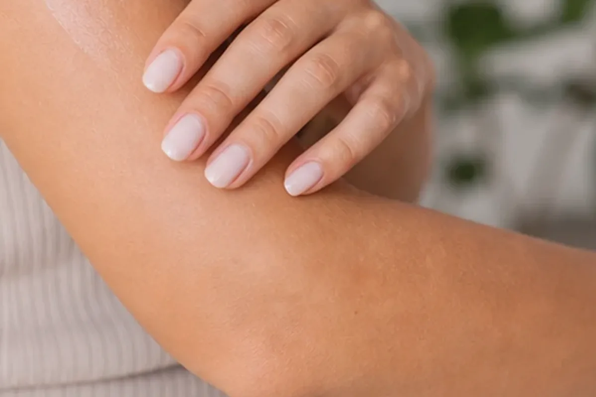 Emotionaler und authentischer Anwendungsmoment rund um Bikinizonen-Trimmer für eine schnelle Anwendung