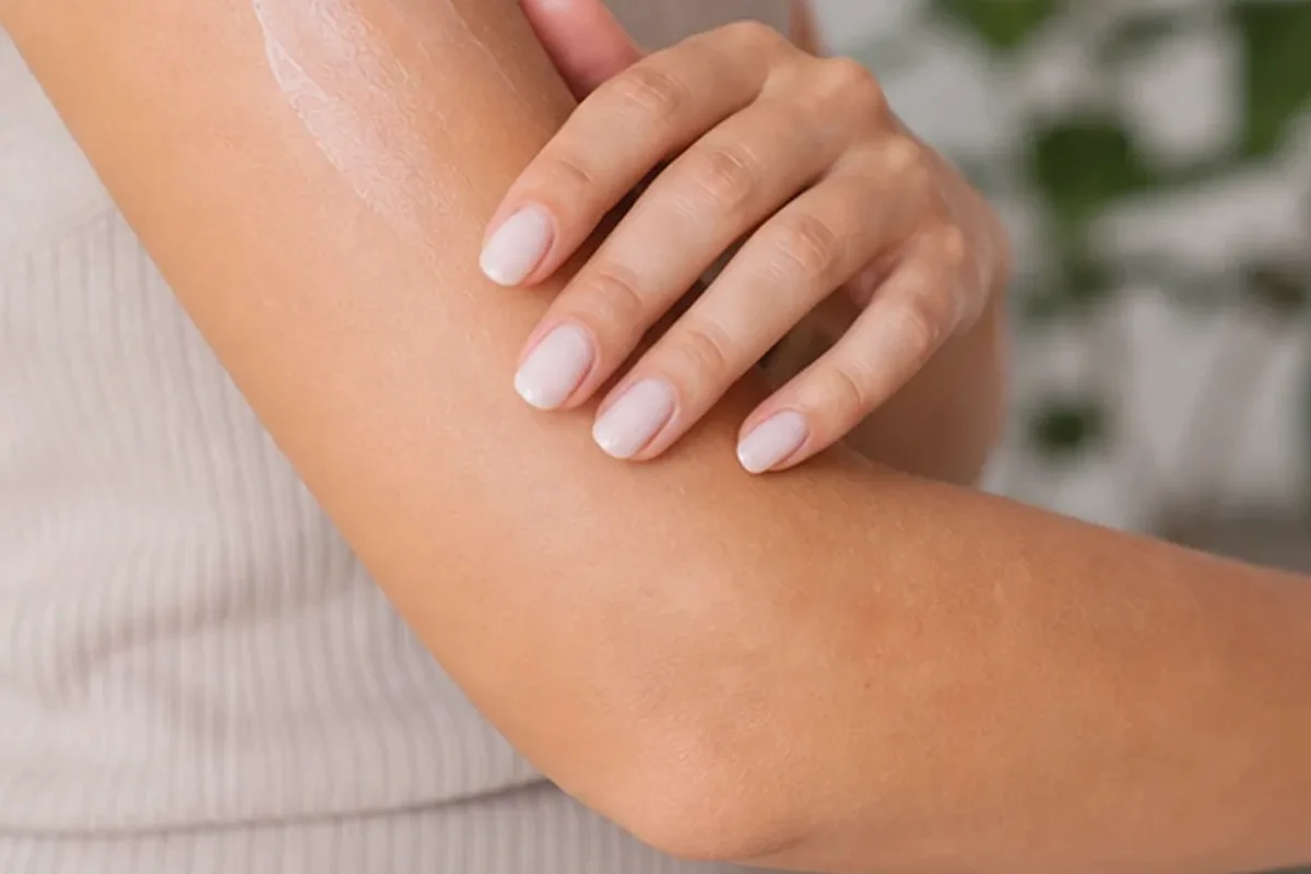 Hochwertige Beauty-Inszenierung zu Auswahlkriterien für Körperpeeling für beanspruchte Hände
