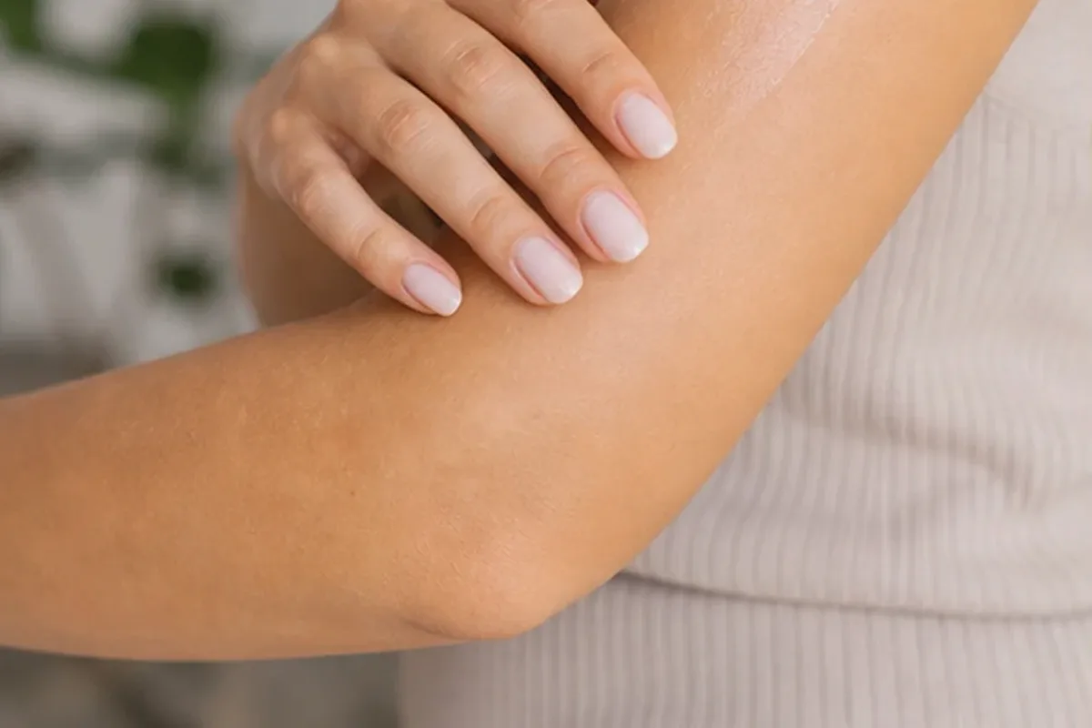 Authentischer Wohlfühlmoment passend zum Beauty-Thema Bikinizonen-Trimmer für die Bikinizone