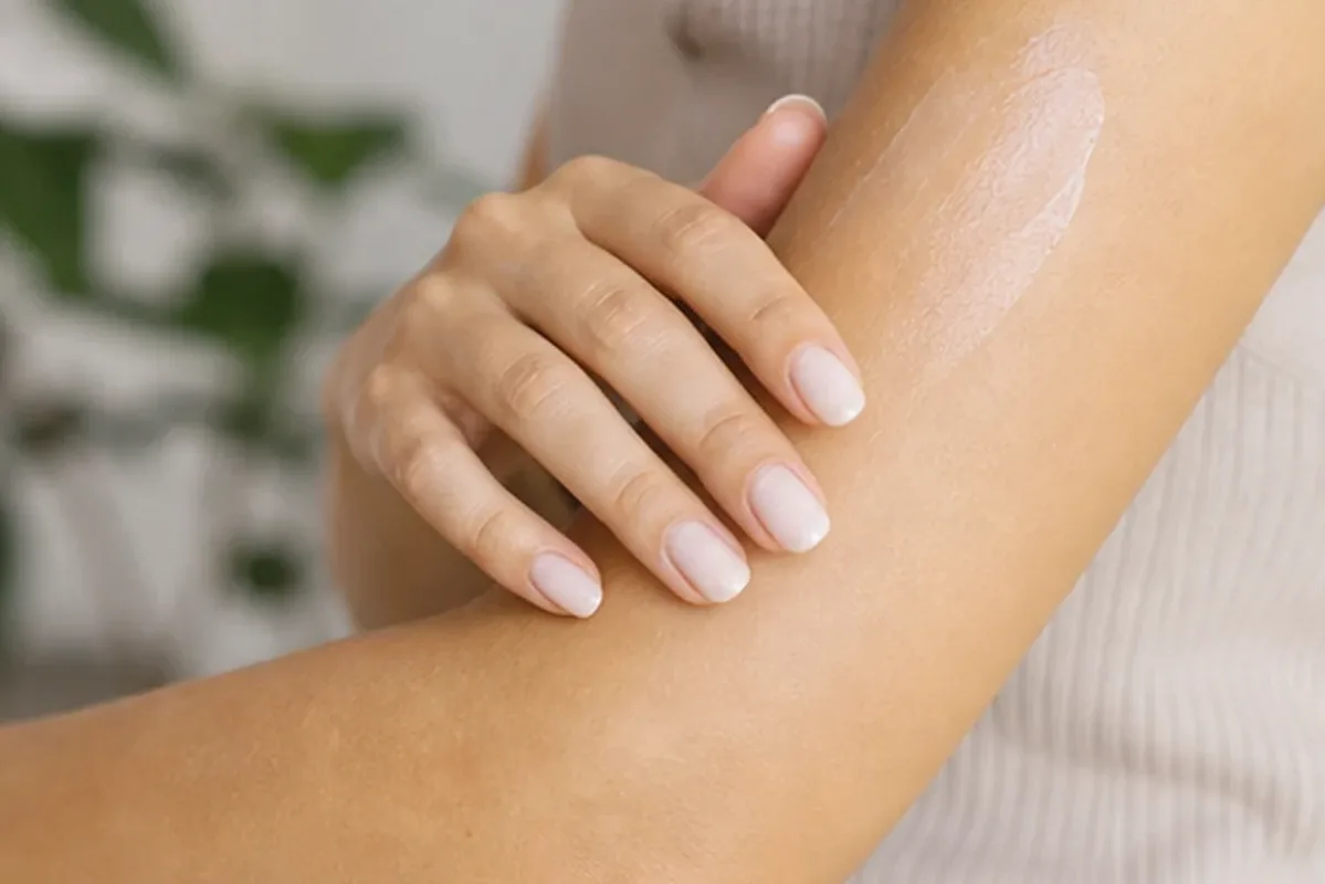 Hochwertige Beauty-Inszenierung zu Auswahlkriterien für Deodorant für empfindliche Haut