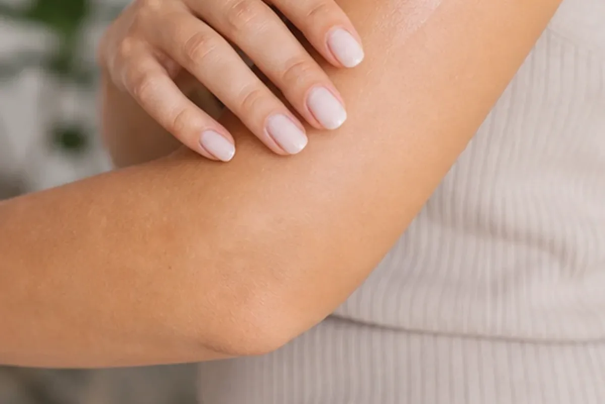 Authentischer Wohlfühlmoment passend zum Beauty-Thema Waxing-Set bei Rasurbrand
