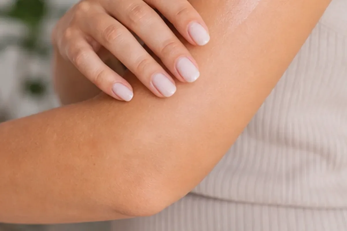 Hochwertige Beauty-Inszenierung zu Auswahlkriterien für Nagelöl für empfindliche Haut