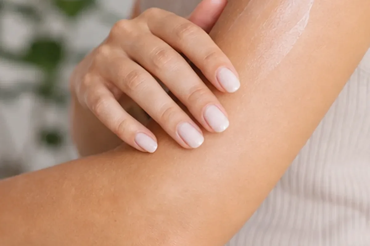 Authentische Beauty-Routine passend zum Thema Nassrasierer für dunkle Haare