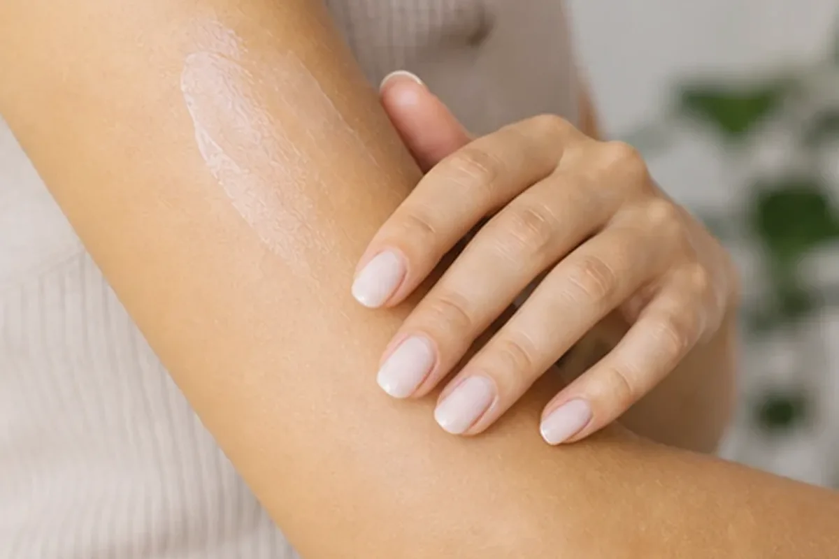 Emotionaler und authentischer Anwendungsmoment rund um Rasiergel für feine Haare