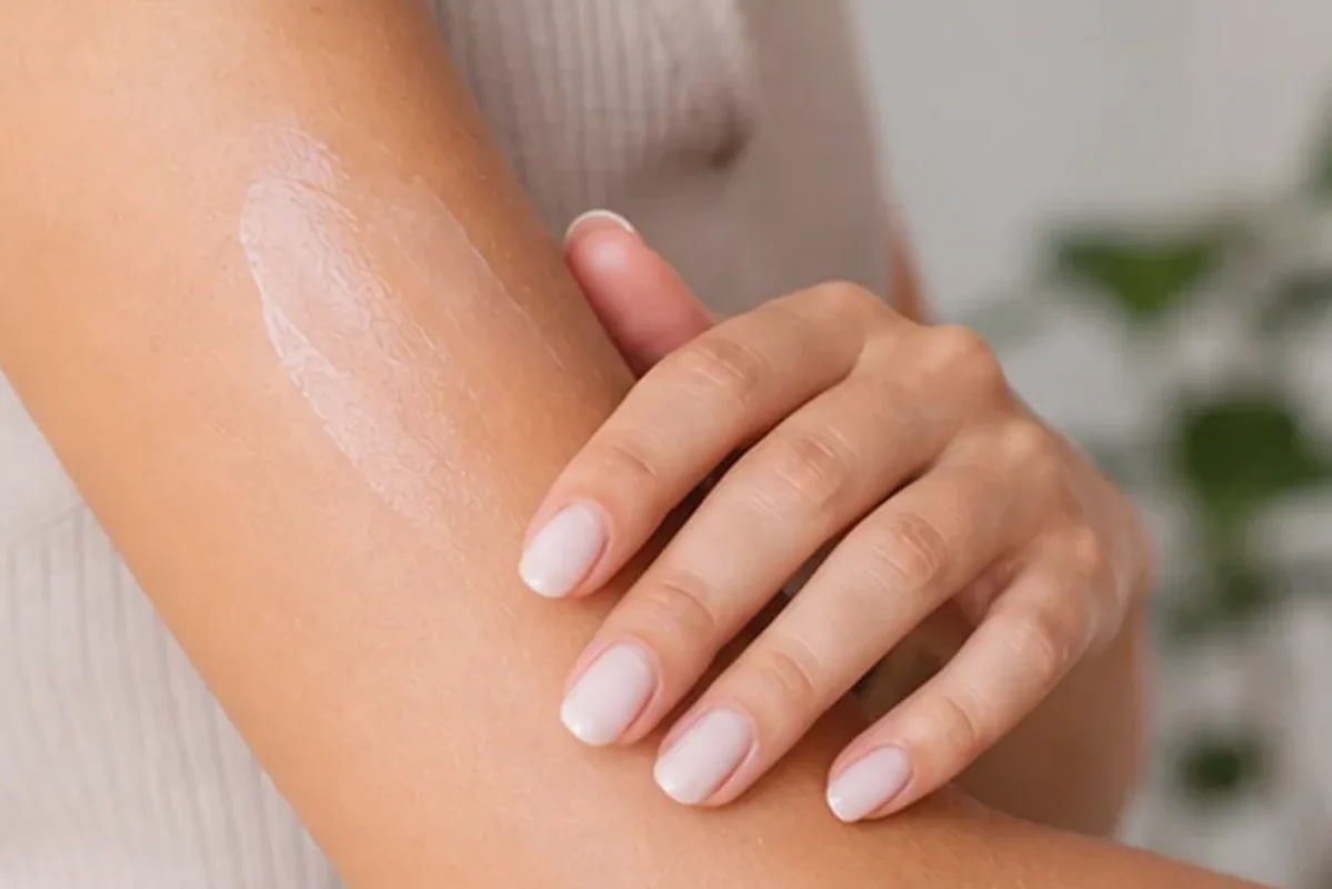Authentischer Wohlfühlmoment passend zum Beauty-Thema Bikinizonen-Trimmer bei Rasurbrand