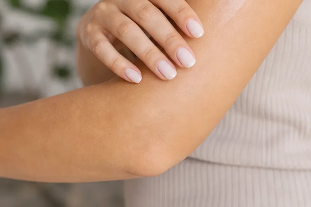 Emotionaler und authentischer Anwendungsmoment rund um Rasiergel für dunkle Haare
