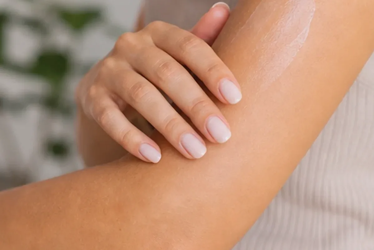 Hochwertige Beauty-Inszenierung zu Auswahlkriterien für Handcreme für trockene Haut