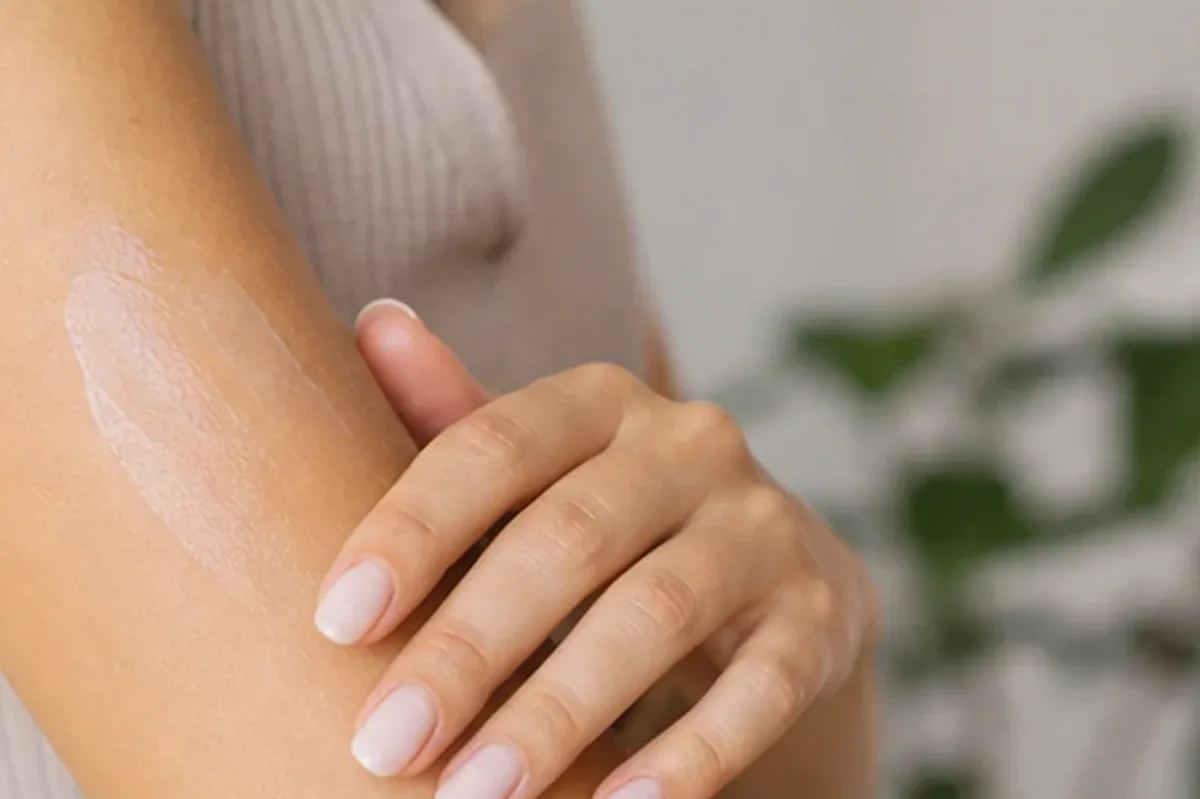 Hochwertige Beauty-Inszenierung zu Auswahlkriterien für Rasieröl für empfindliche Haut